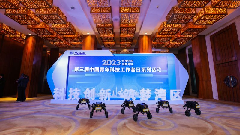 电商数据中台：构建高效数据驱动业务的核心枢纽